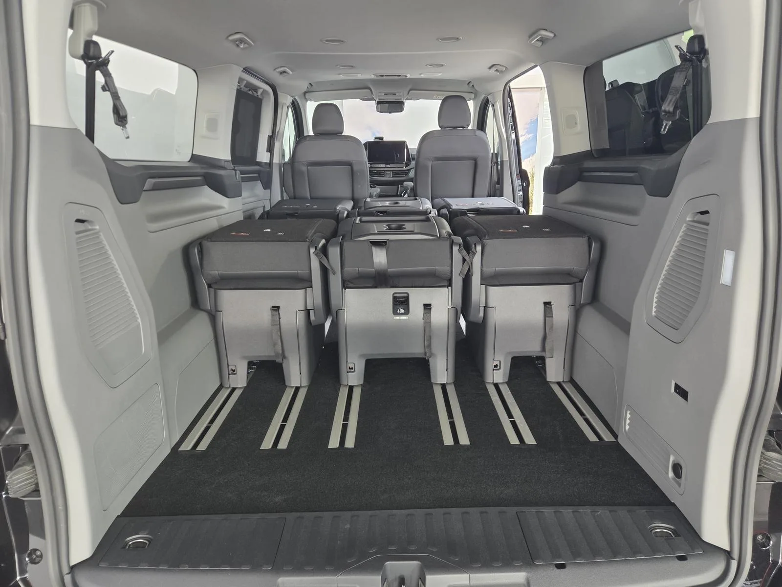 2026 Ford Tourneo Custom Titanium X, 19/30