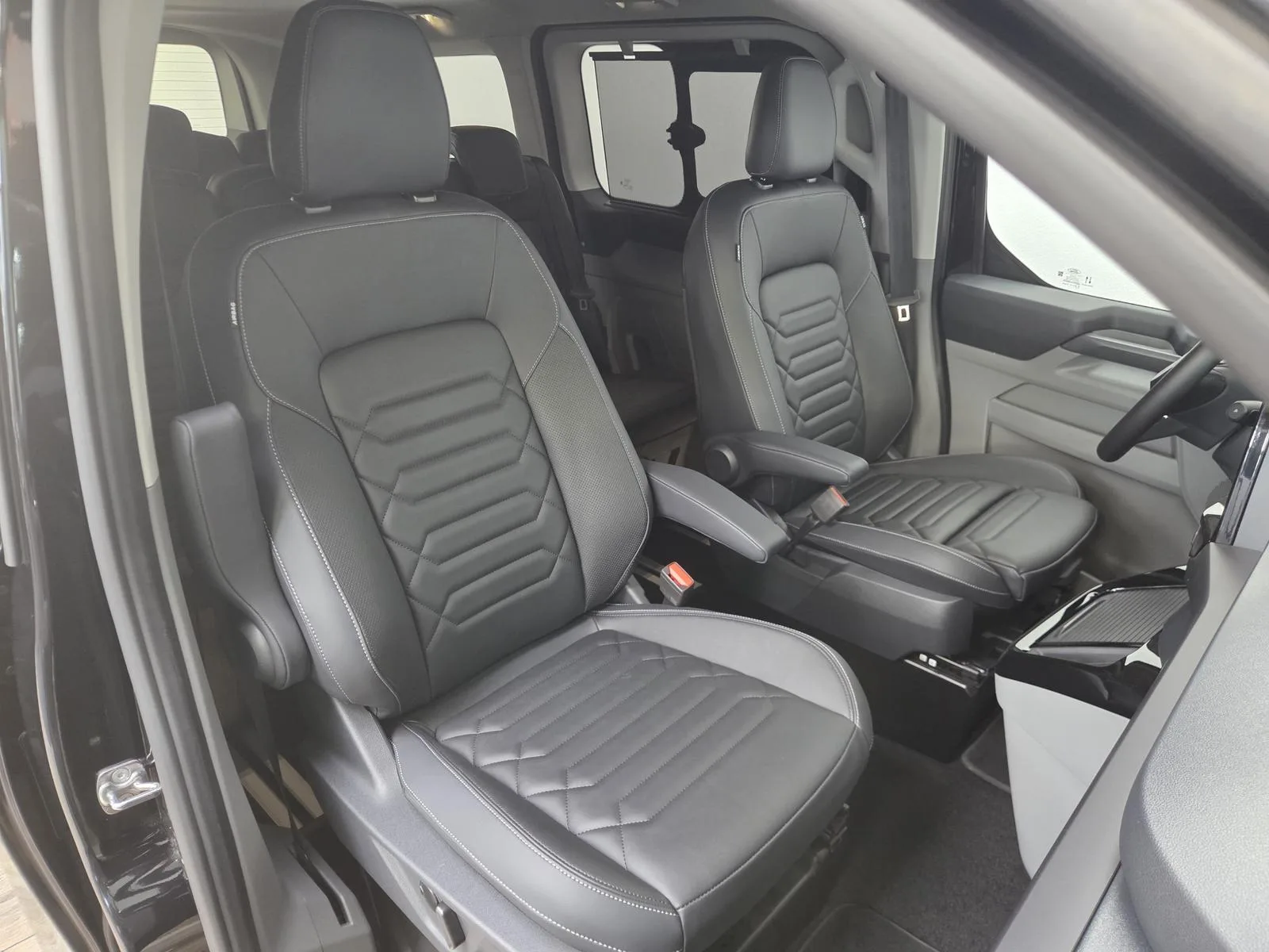 2026 Ford Tourneo Custom Titanium X, 28/30