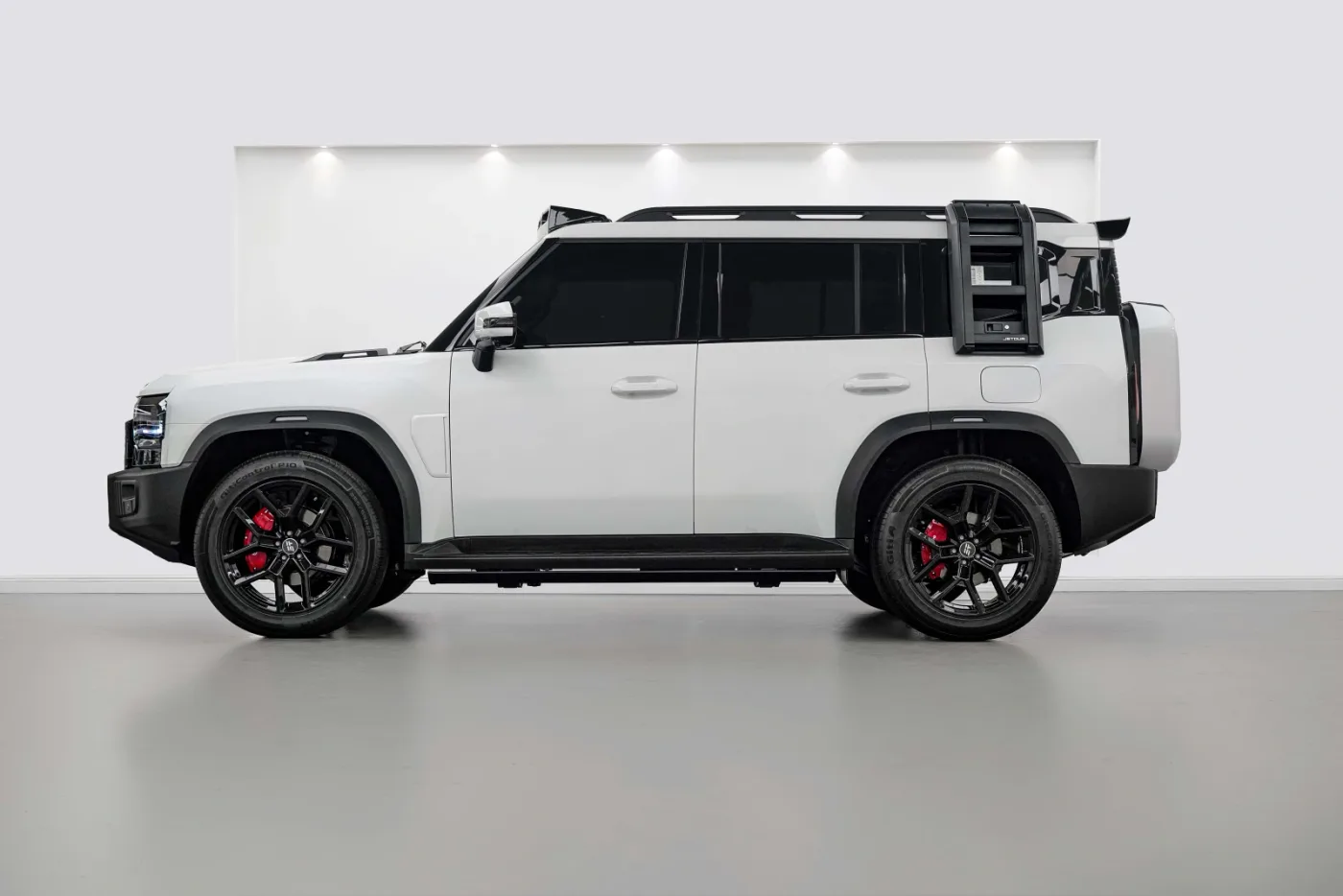 2026 Jetour T2 Luxury Plus proposée par un concessionnaire spécialisé à Dubai, Émirats arabes unis, photo 3 sur 10