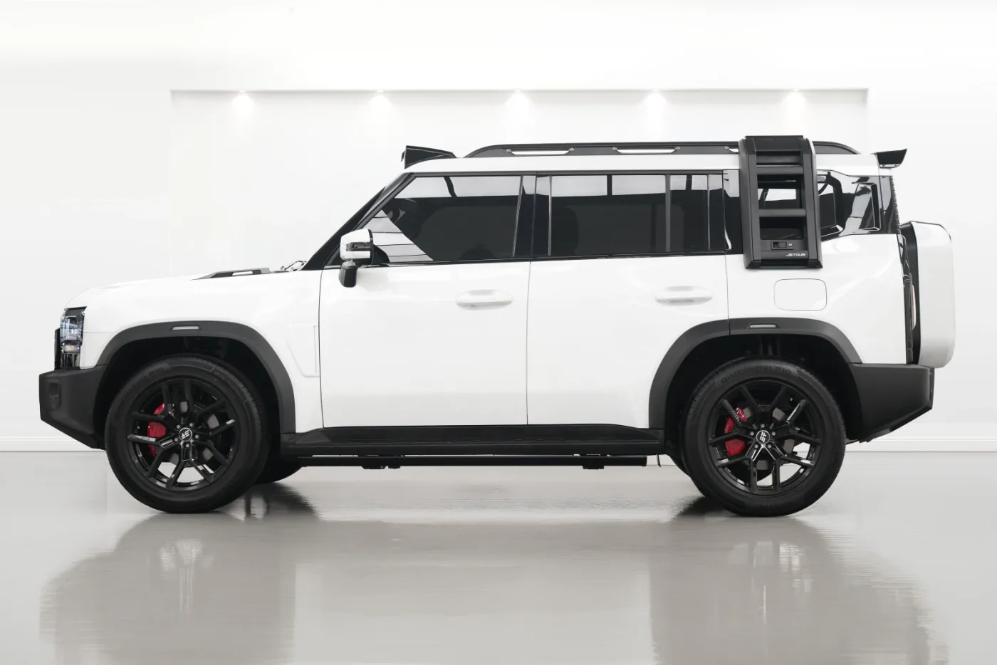 2026 Jetour T2 Luxury Plus offered by a specialist dealer in Dubai, United Arab Emirates, photo 3 of 10