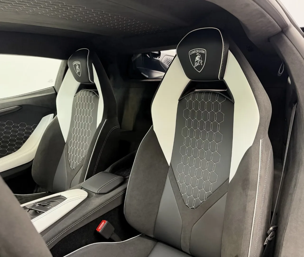 2026 Lamborghini Revuelto, 3/27
