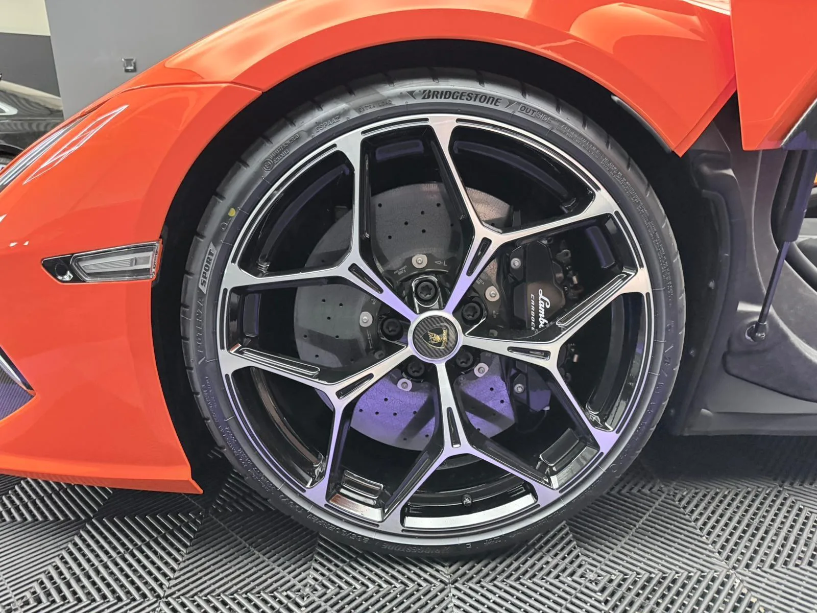 2026 Lamborghini Revuelto, 17/30
