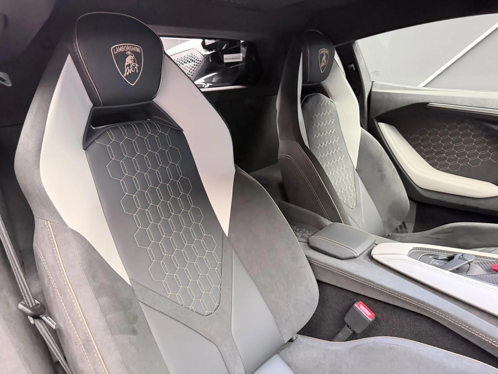 2026 Lamborghini Revuelto, 13/20