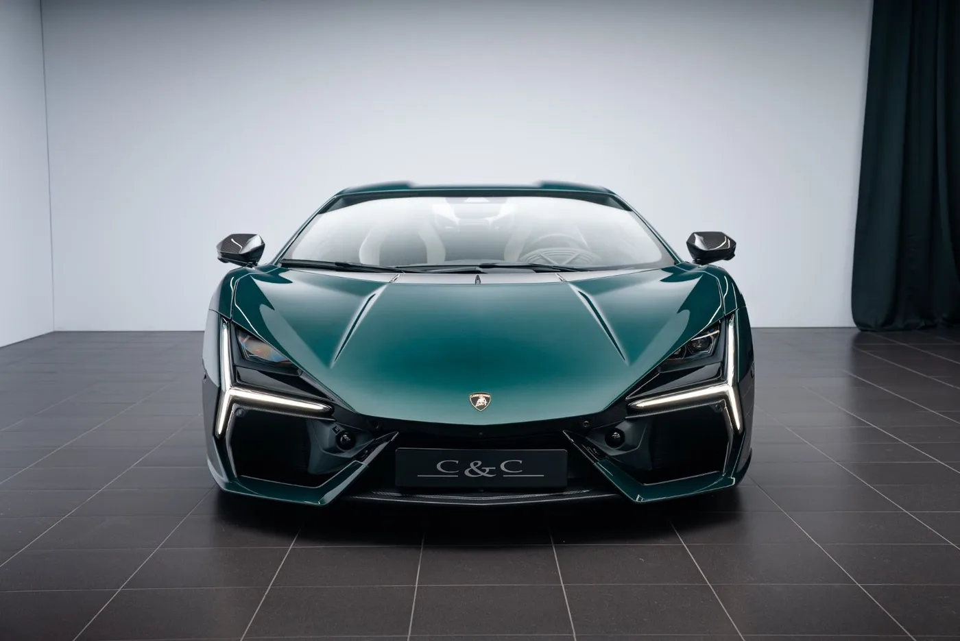 2026 Lamborghini Revuelto proposée par un concessionnaire spécialisé à Putzbrunn, Allemagne, photo 2 sur 15