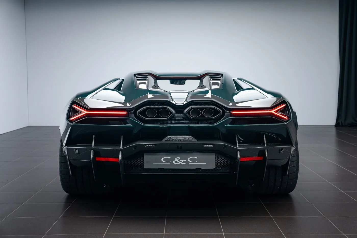 2026 Lamborghini Revuelto proposée par un concessionnaire spécialisé à Putzbrunn, Allemagne, photo 4 sur 15