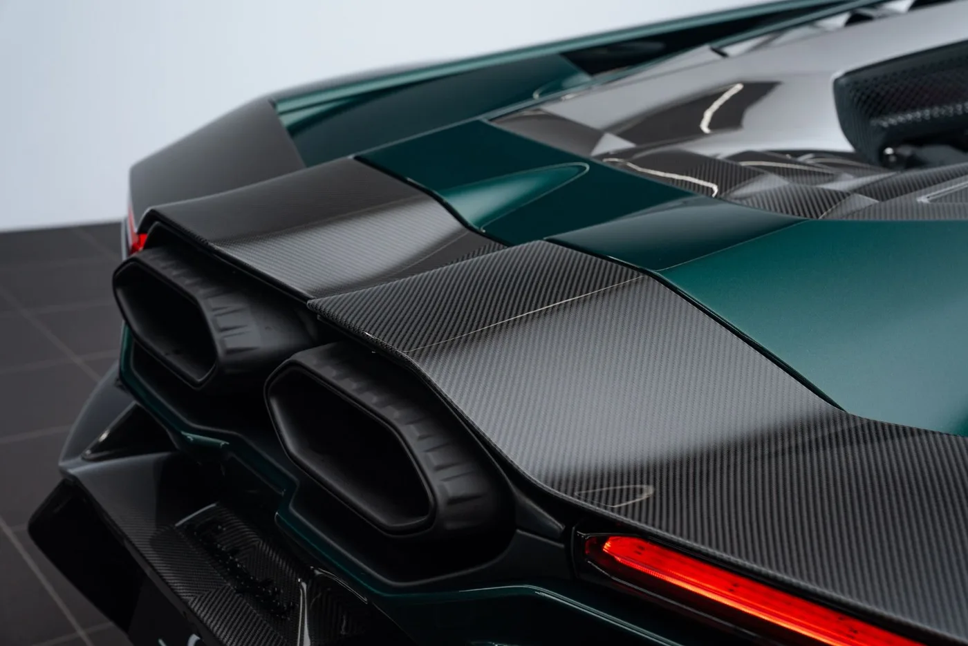 2026 Lamborghini Revuelto proposée par un concessionnaire spécialisé à Putzbrunn, Allemagne, photo 6 sur 15