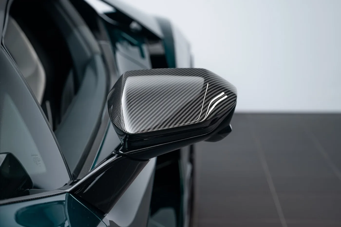 2026 Lamborghini Revuelto proposée par un concessionnaire spécialisé à Putzbrunn, Allemagne, photo 7 sur 15