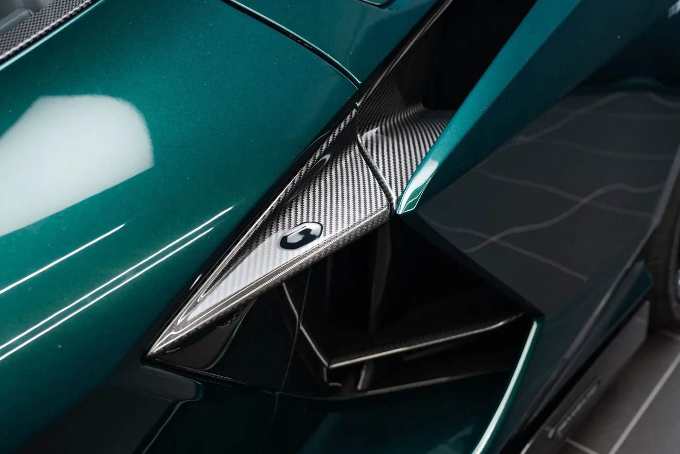 2026 Lamborghini Revuelto proposée par un concessionnaire spécialisé à Putzbrunn, Allemagne, photo 8 sur 15