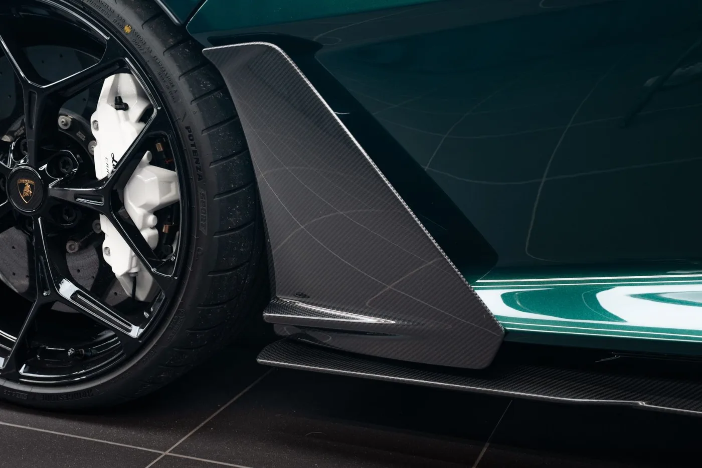 2026 Lamborghini Revuelto proposée par un concessionnaire spécialisé à Putzbrunn, Allemagne, photo 9 sur 15