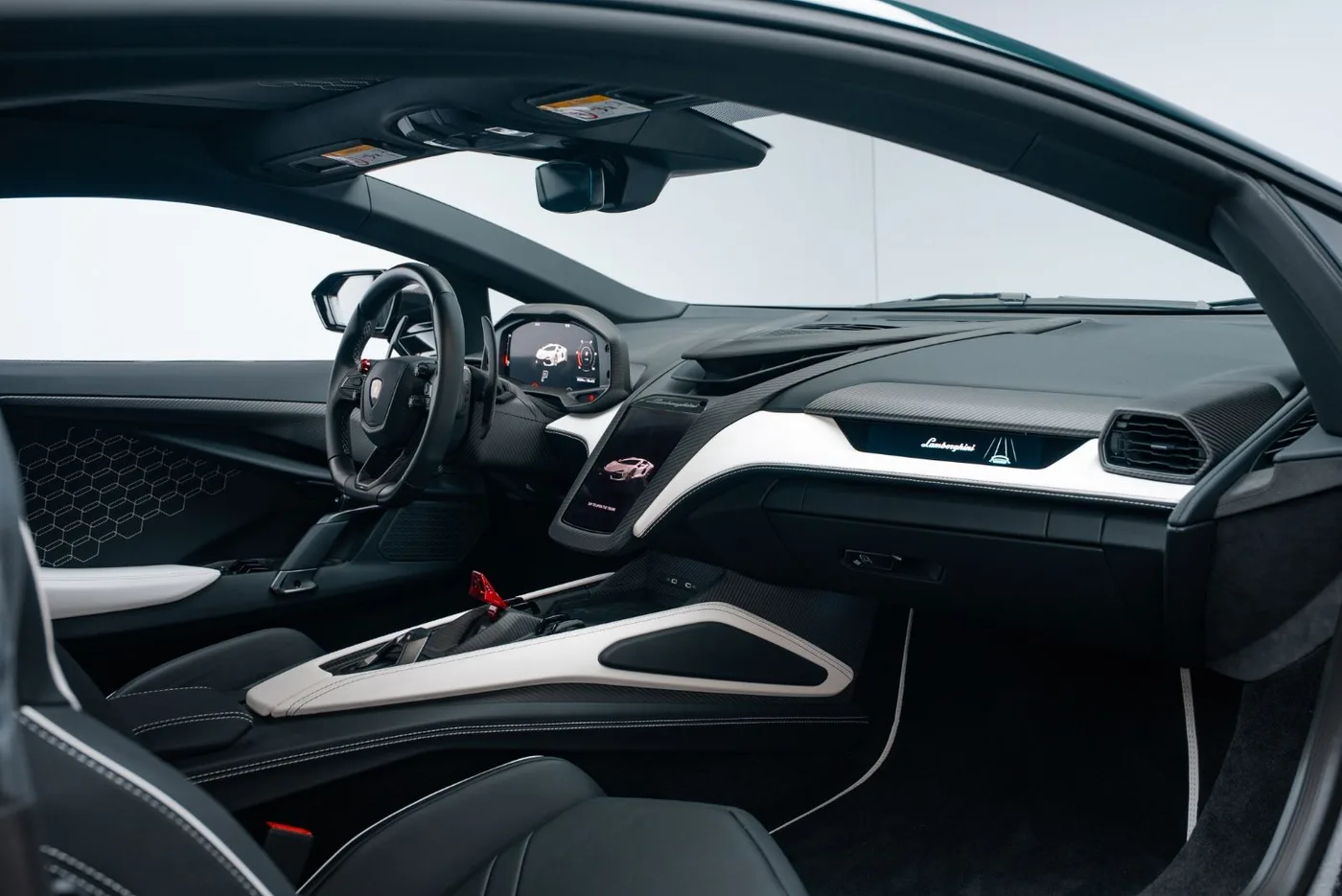 2026 Lamborghini Revuelto proposée par un concessionnaire spécialisé à Putzbrunn, Allemagne, photo 12 sur 15