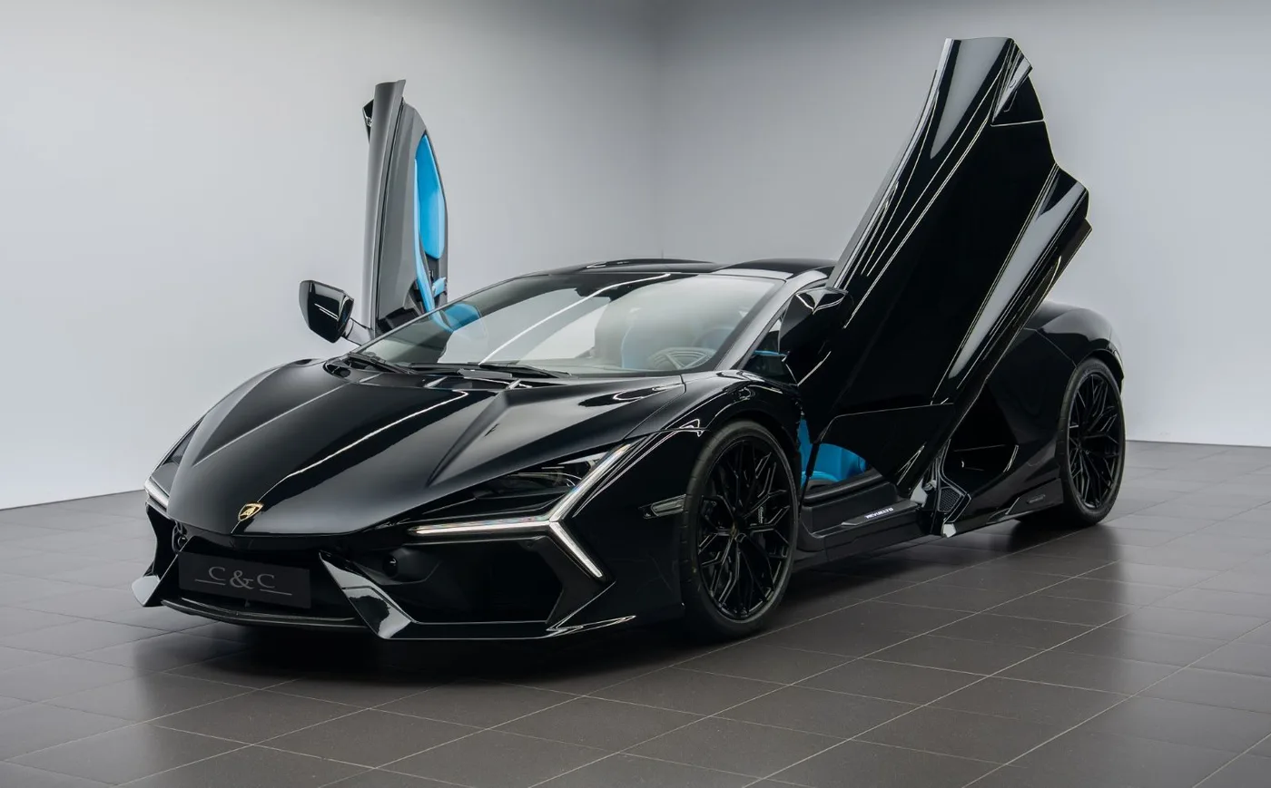 2026 Lamborghini Revuelto proposée par un concessionnaire spécialisé à Putzbrunn, Allemagne, photo 3 sur 15