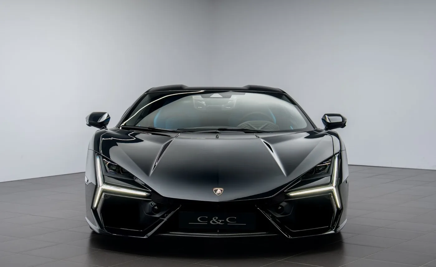 2026 Lamborghini Revuelto proposée par un concessionnaire spécialisé à Putzbrunn, Allemagne, photo 4 sur 15