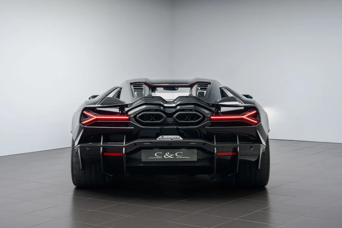 2026 Lamborghini Revuelto proposée par un concessionnaire spécialisé à Putzbrunn, Allemagne, photo 6 sur 15