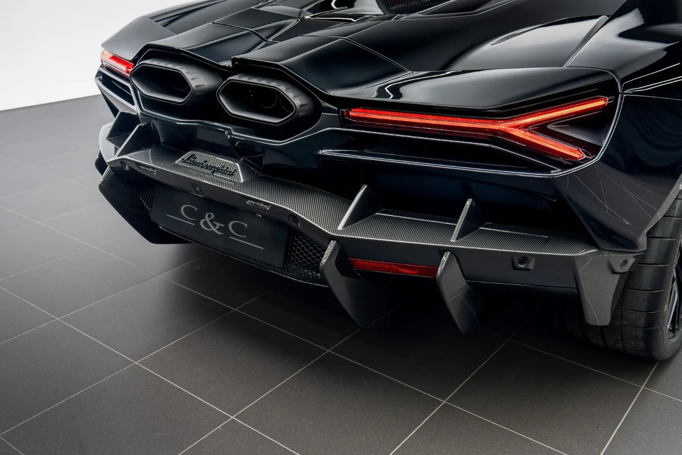 2026 Lamborghini Revuelto proposée par un concessionnaire spécialisé à Putzbrunn, Allemagne, photo 7 sur 15