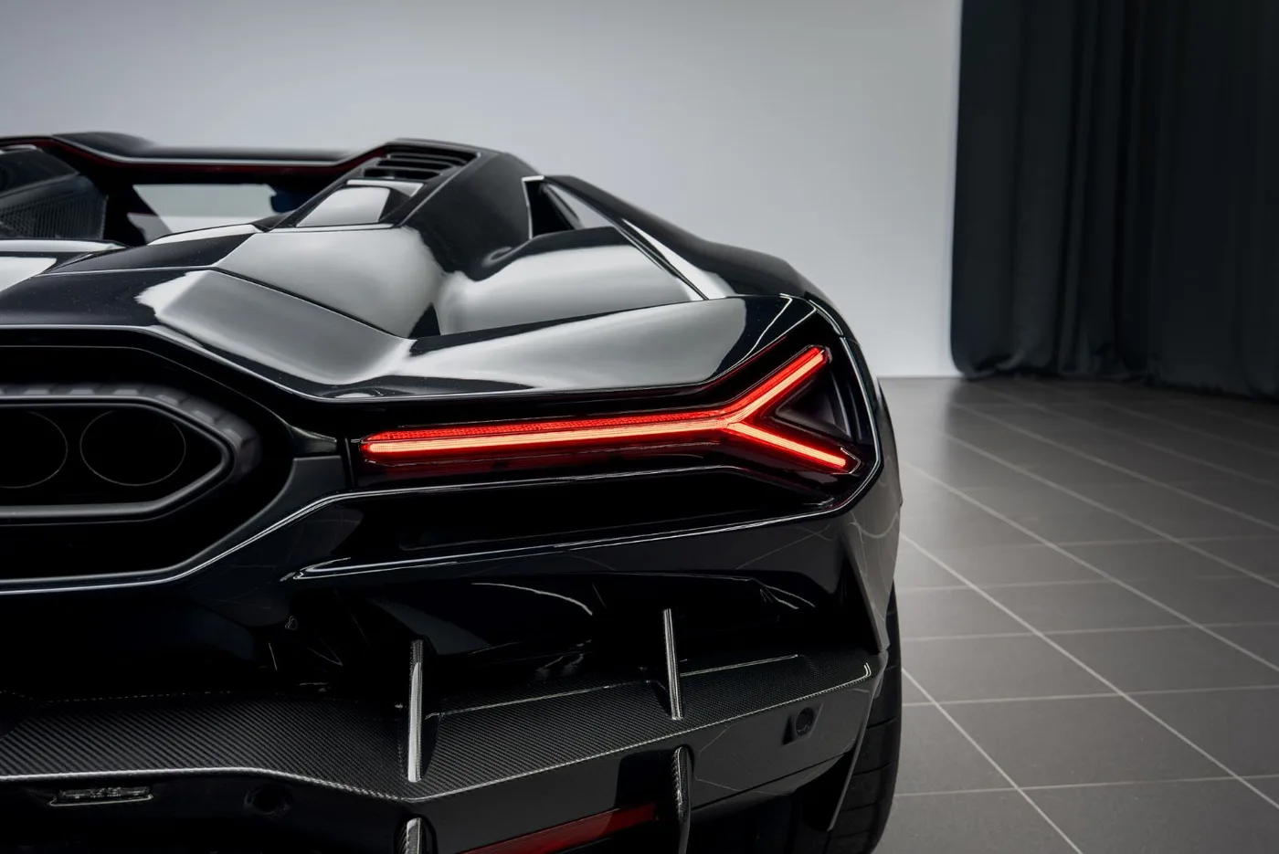 2026 Lamborghini Revuelto proposée par un concessionnaire spécialisé à Putzbrunn, Allemagne, photo 8 sur 15