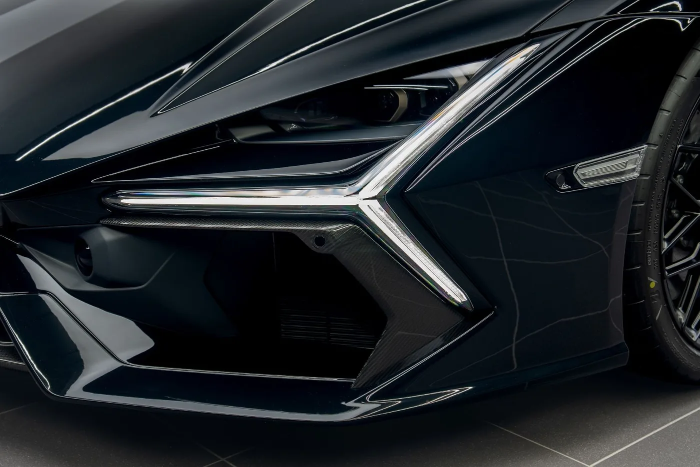 2026 Lamborghini Revuelto proposée par un concessionnaire spécialisé à Putzbrunn, Allemagne, photo 10 sur 15