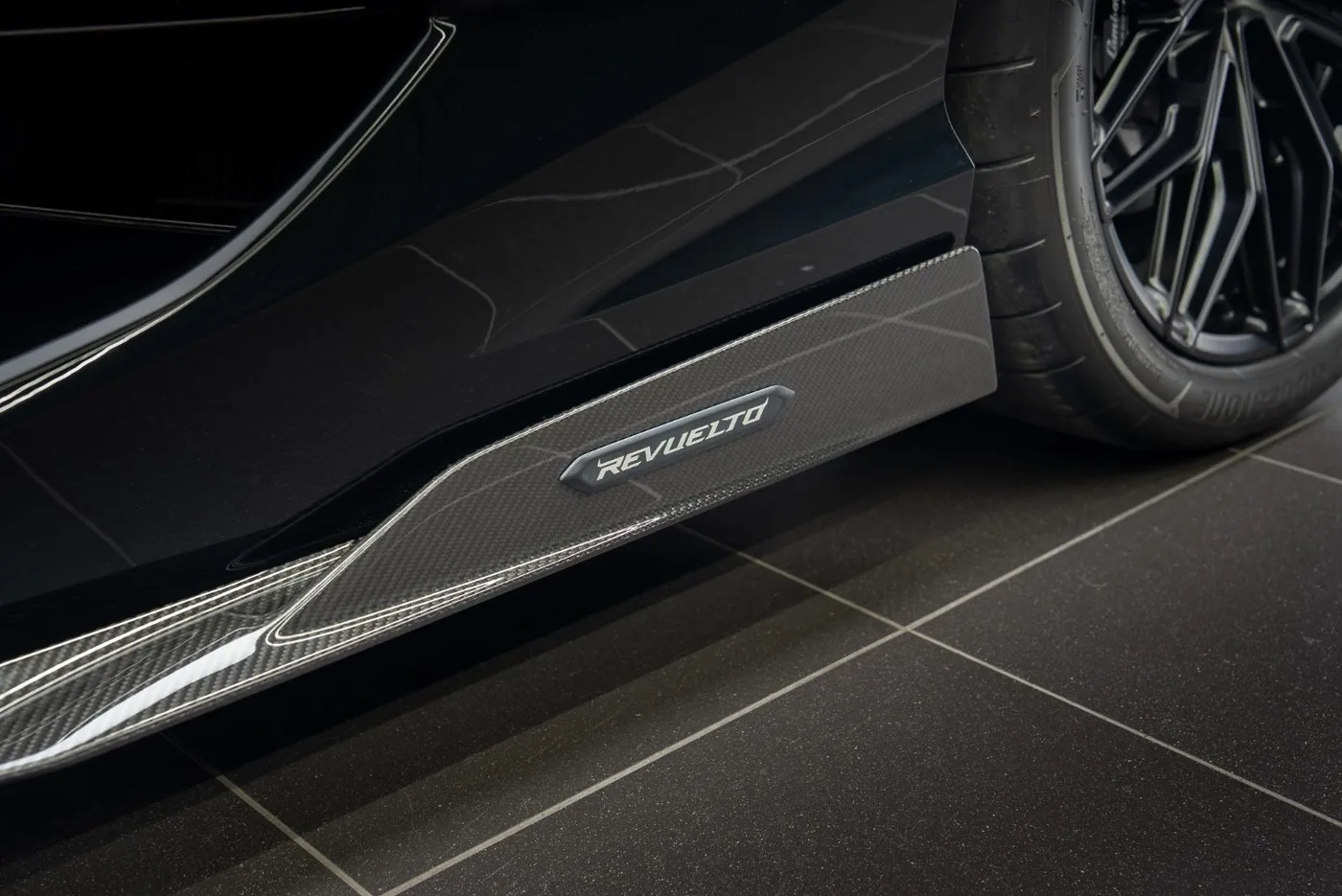 2026 Lamborghini Revuelto proposée par un concessionnaire spécialisé à Putzbrunn, Allemagne, photo 12 sur 15