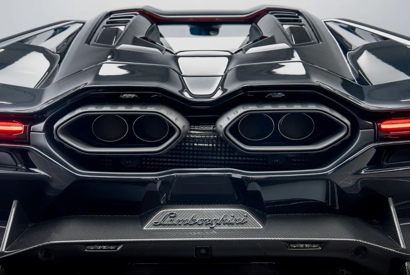 2026 Lamborghini Revuelto proposée par un concessionnaire spécialisé à Putzbrunn, Allemagne, photo 14 sur 15