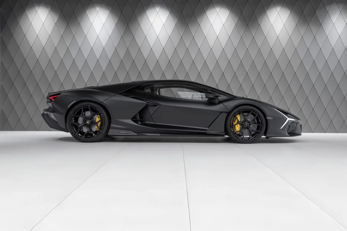 2026 Lamborghini Revuelto offered by a supercar dealer in Schenefeld, Germany, photo 3 of 25