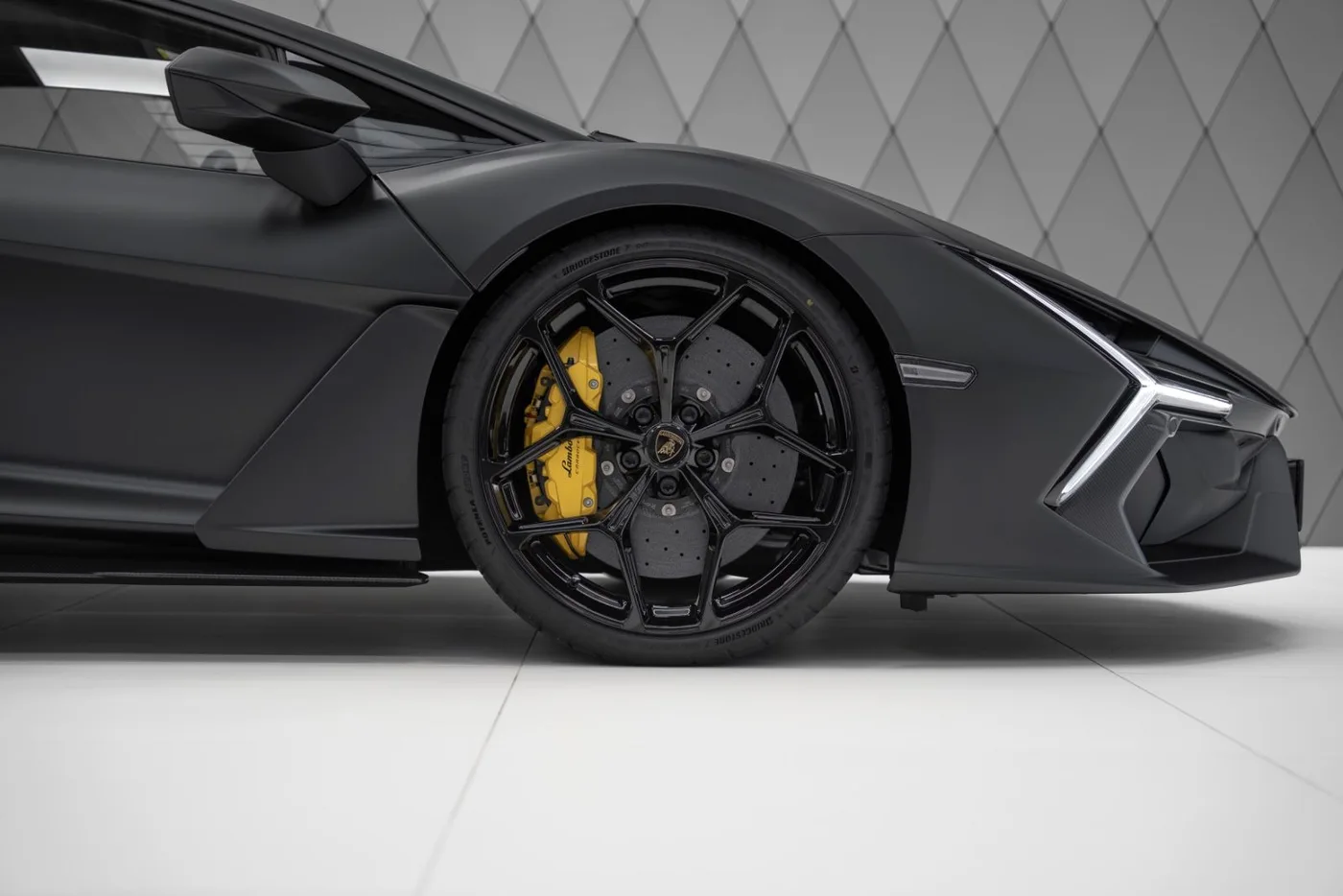 2026 Lamborghini Revuelto offered by a supercar dealer in Schenefeld, Germany, photo 7 of 25