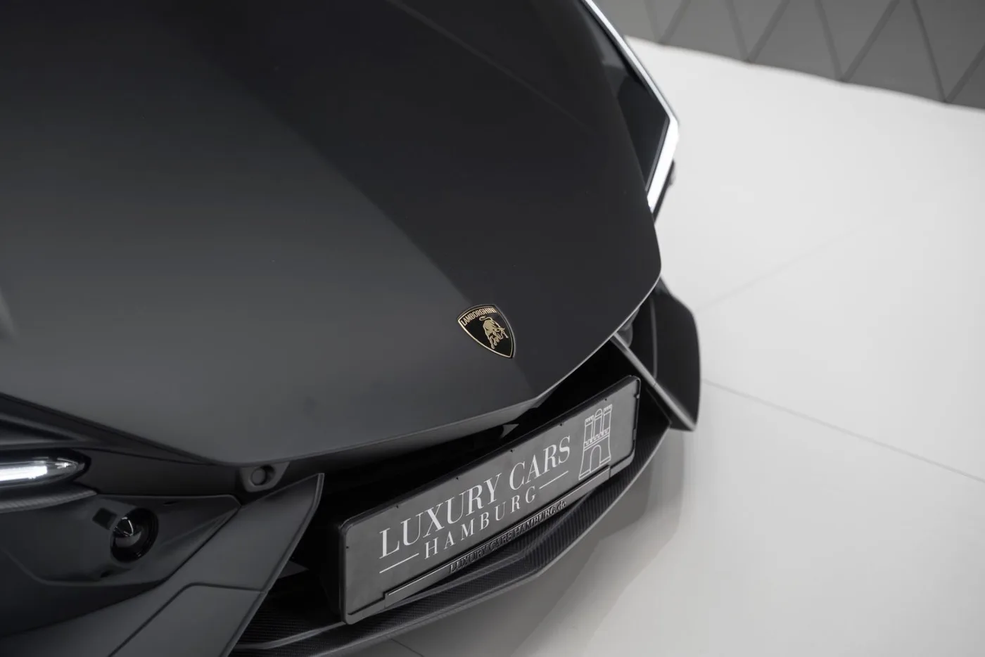2026 Lamborghini Revuelto offered by a supercar dealer in Schenefeld, Germany, photo 8 of 25