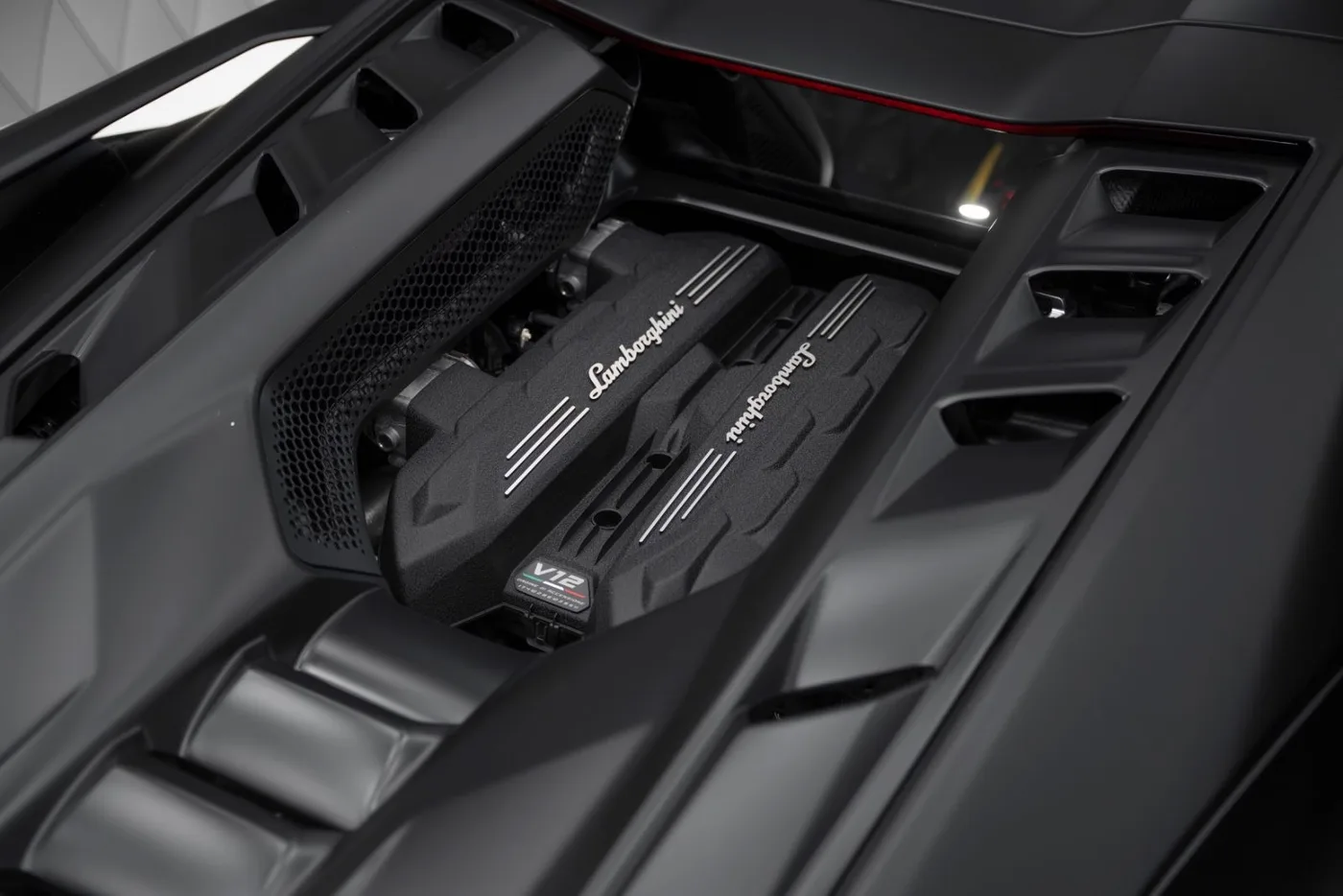 2026 Lamborghini Revuelto offered by a supercar dealer in Schenefeld, Germany, photo 10 of 25