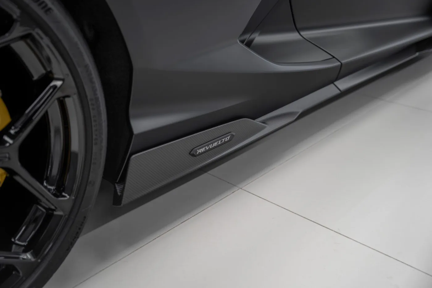 2026 Lamborghini Revuelto offered by a supercar dealer in Schenefeld, Germany, photo 11 of 25
