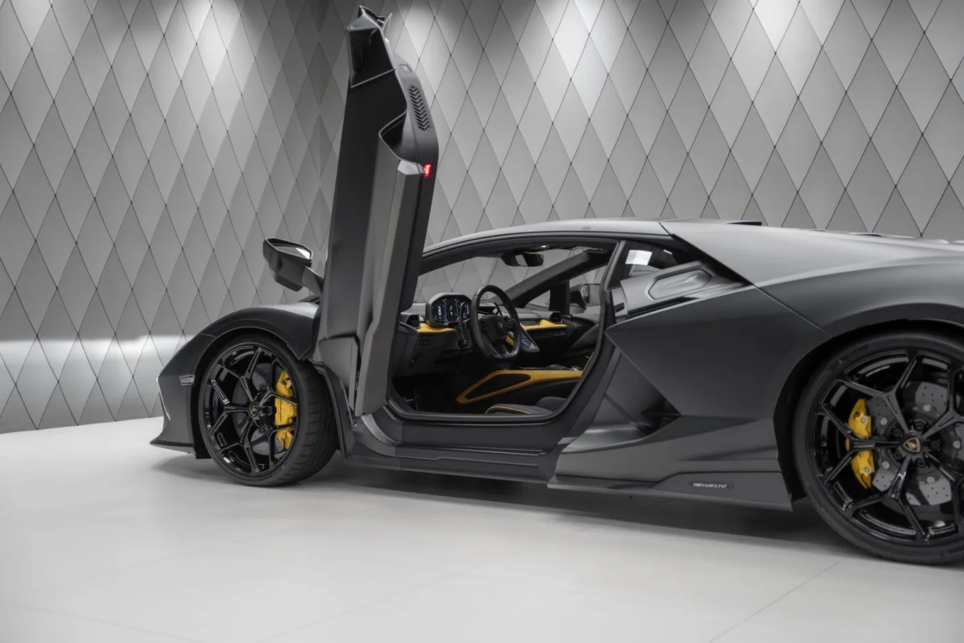 2026 Lamborghini Revuelto offered by a supercar dealer in Schenefeld, Germany, photo 12 of 25