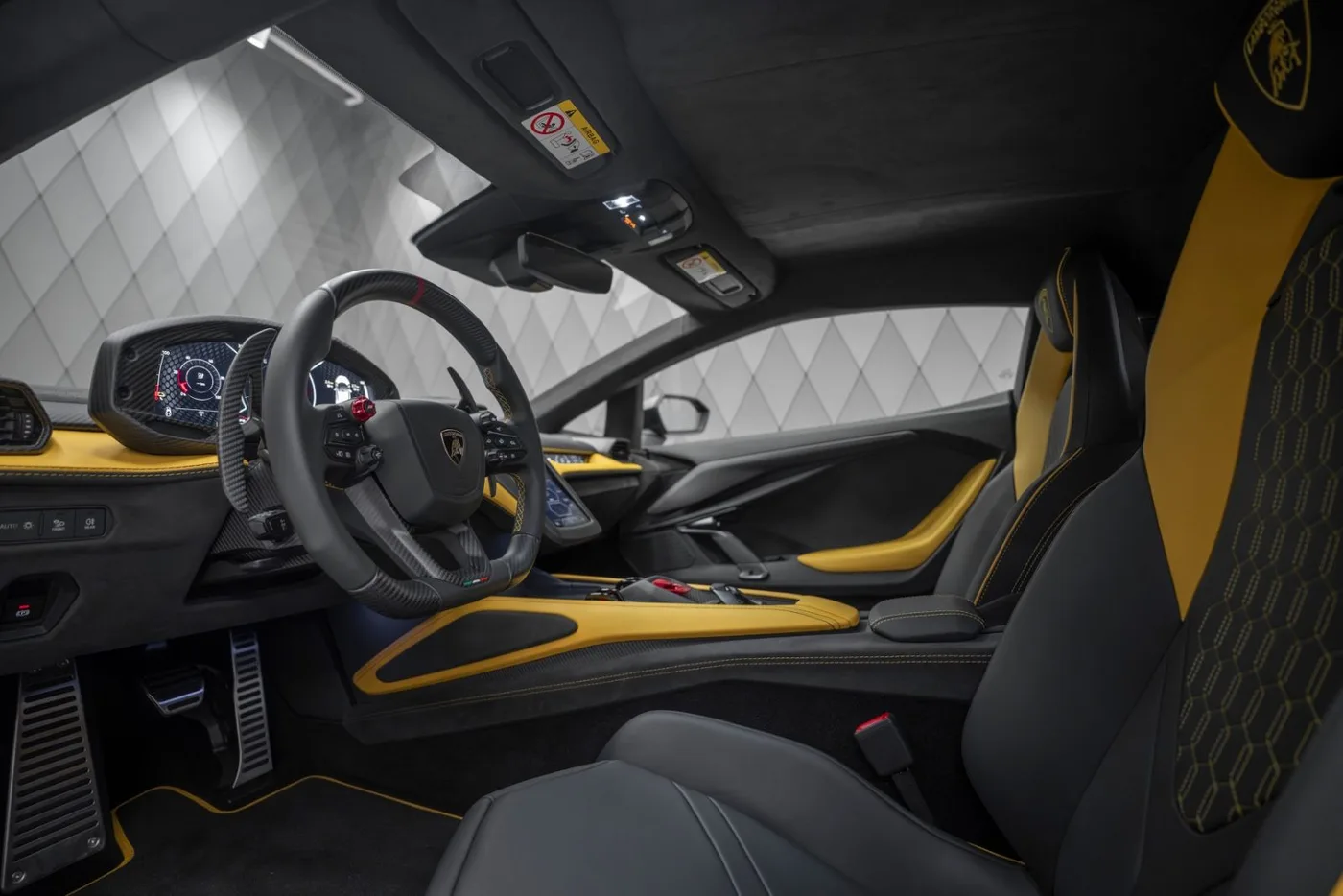 2026 Lamborghini Revuelto offered by a supercar dealer in Schenefeld, Germany, photo 14 of 25