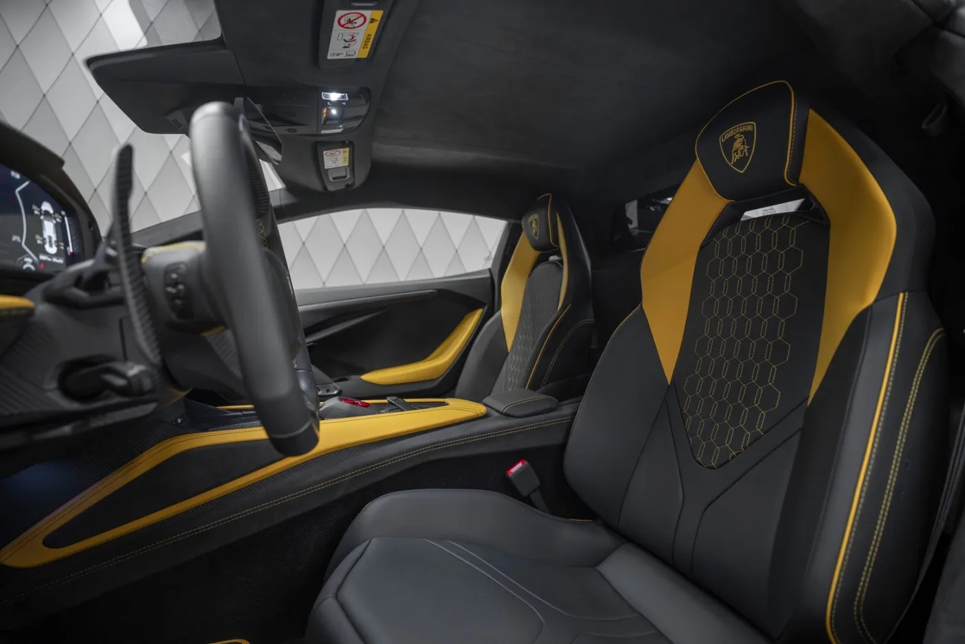 2026 Lamborghini Revuelto offered by a supercar dealer in Schenefeld, Germany, photo 15 of 25