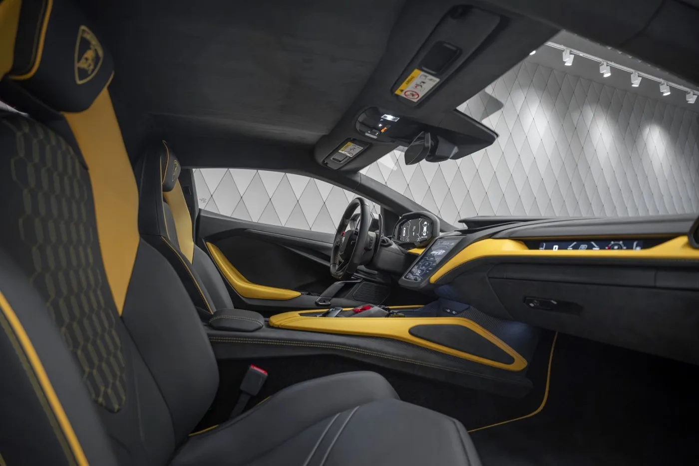 2026 Lamborghini Revuelto offered by a supercar dealer in Schenefeld, Germany, photo 16 of 25