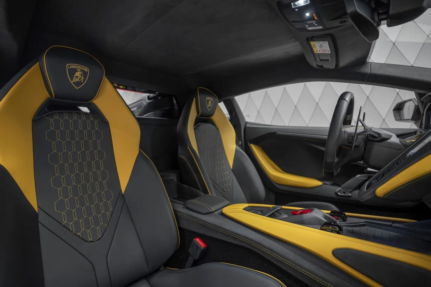 2026 Lamborghini Revuelto offered by a supercar dealer in Schenefeld, Germany, photo 17 of 25