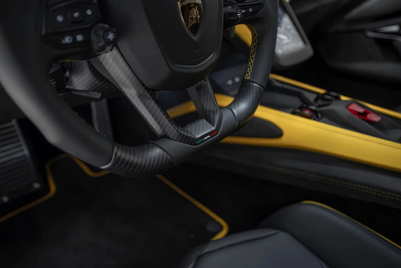 2026 Lamborghini Revuelto offered by a supercar dealer in Schenefeld, Germany, photo 21 of 25
