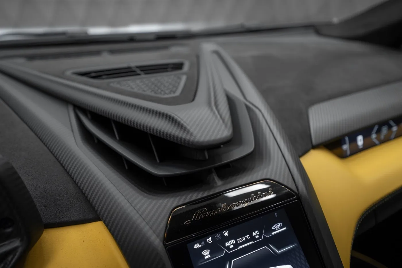 2026 Lamborghini Revuelto offered by a supercar dealer in Schenefeld, Germany, photo 24 of 25