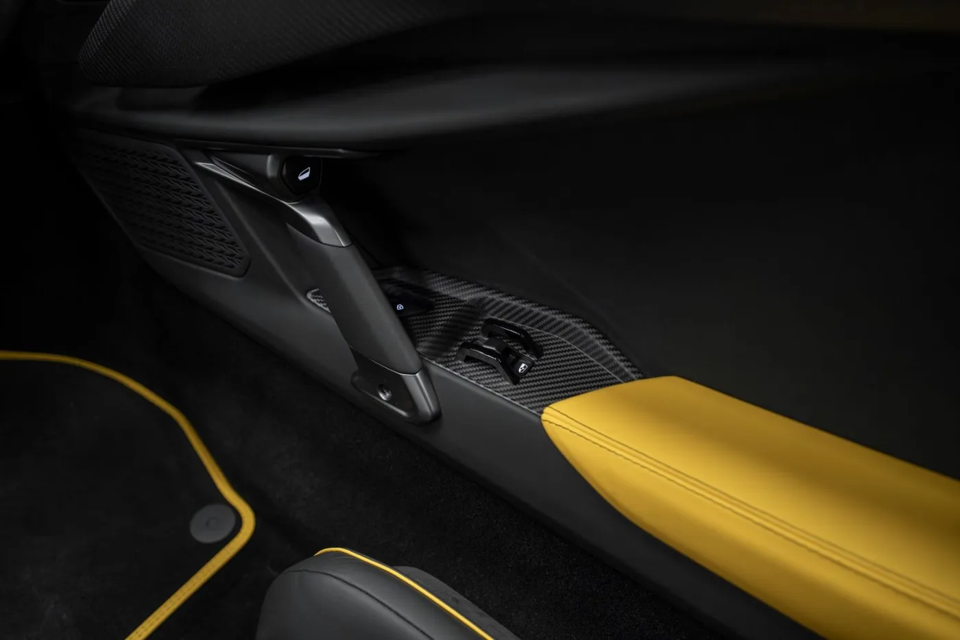 2026 Lamborghini Revuelto offered by a supercar dealer in Schenefeld, Germany, photo 25 of 25