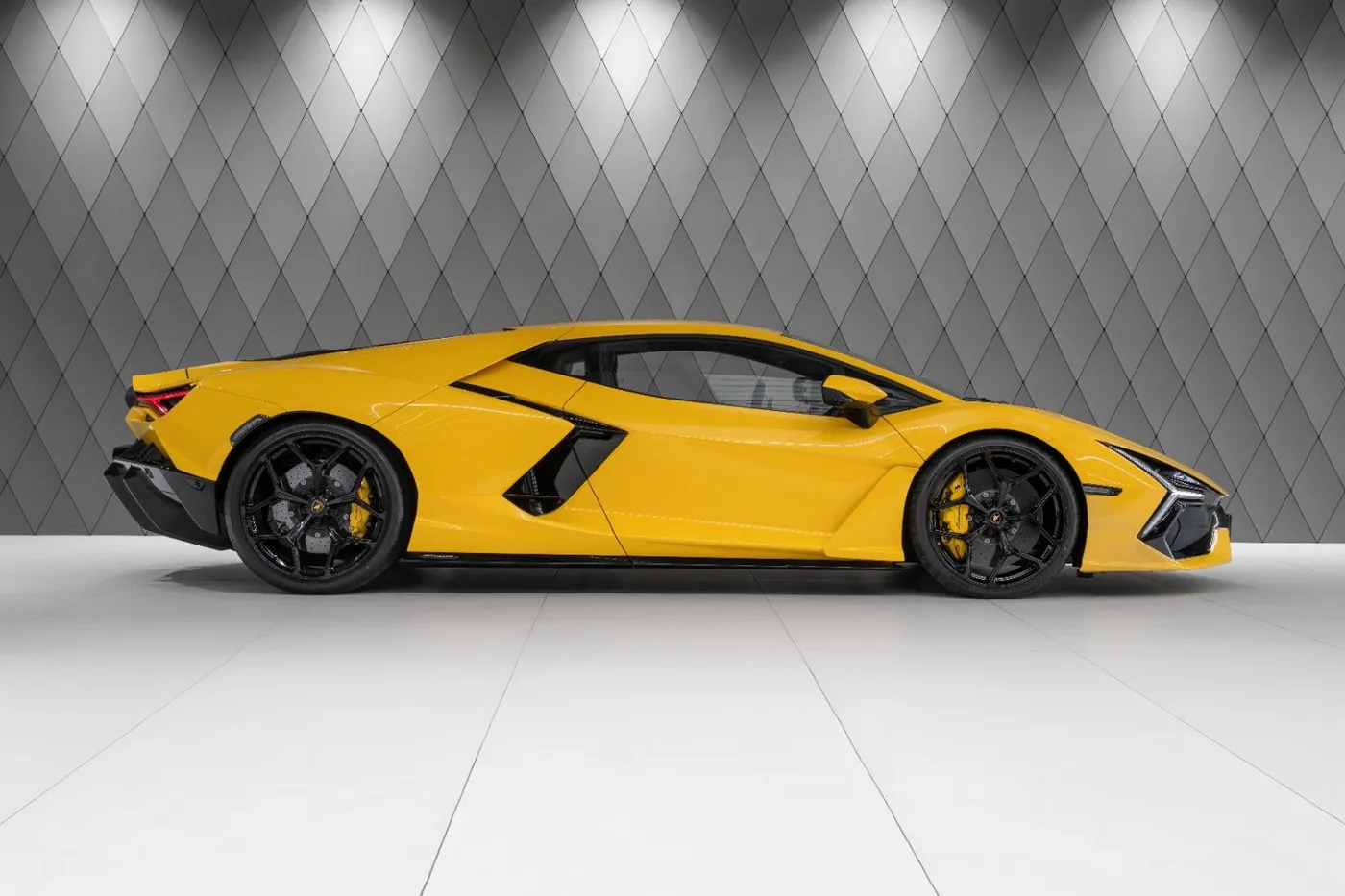 2026 Lamborghini Revuelto proposée par un spécialiste de la supercar à Schenefeld, Allemagne, photo 3 sur 25
