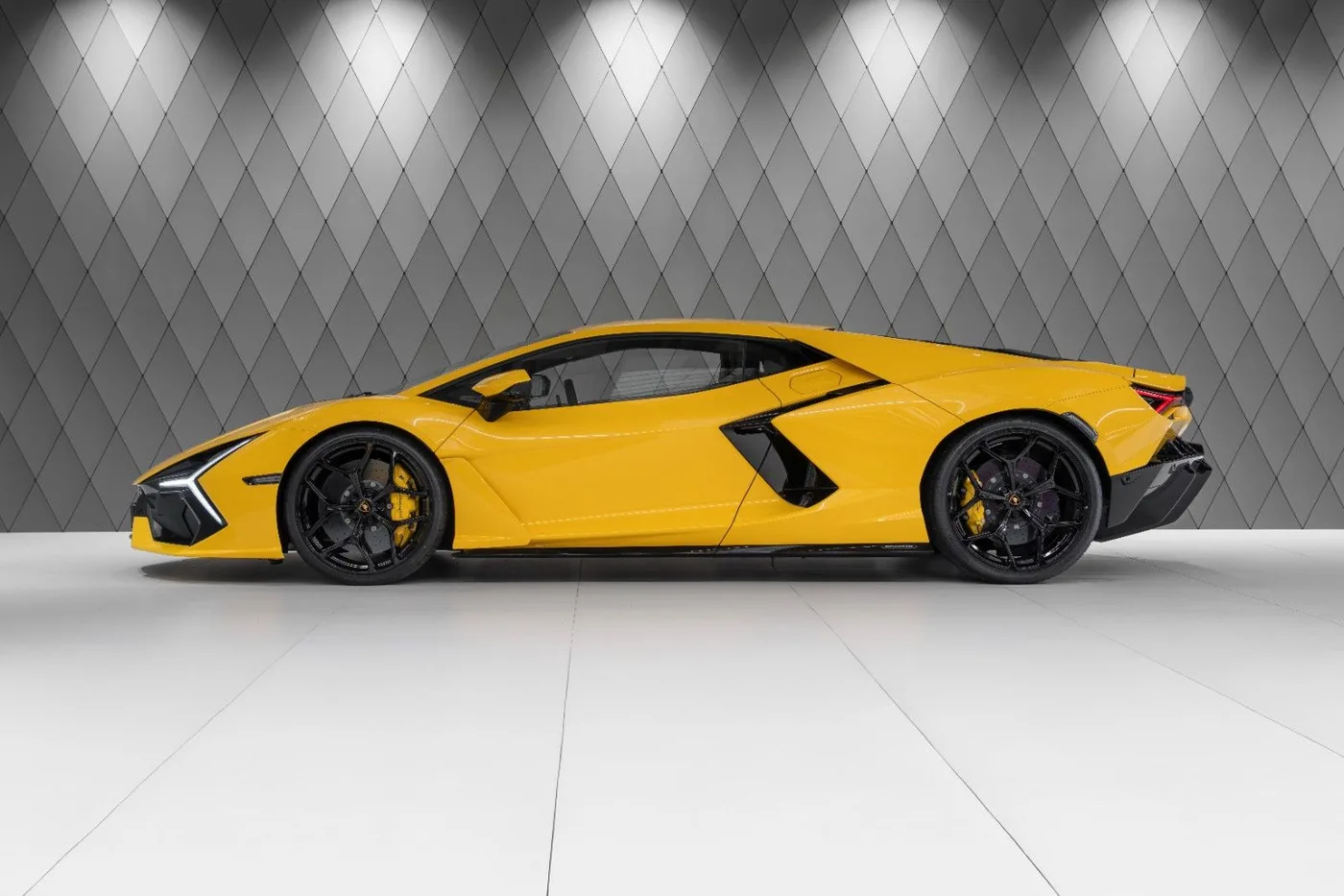2026 Lamborghini Revuelto proposée par un spécialiste de la supercar à Schenefeld, Allemagne, photo 4 sur 25