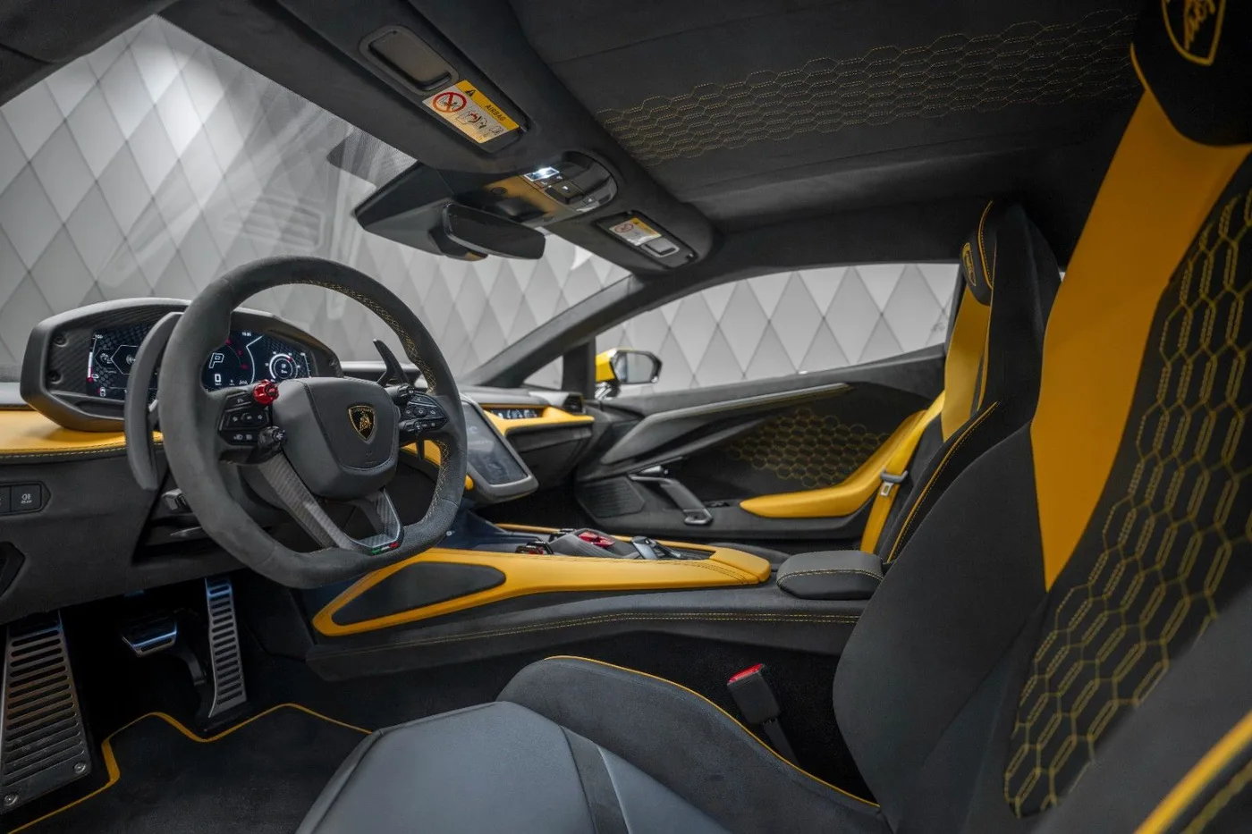 2026 Lamborghini Revuelto proposée par un spécialiste de la supercar à Schenefeld, Allemagne, photo 14 sur 25