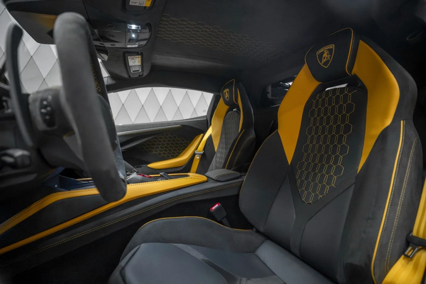 2026 Lamborghini Revuelto proposée par un spécialiste de la supercar à Schenefeld, Allemagne, photo 15 sur 25