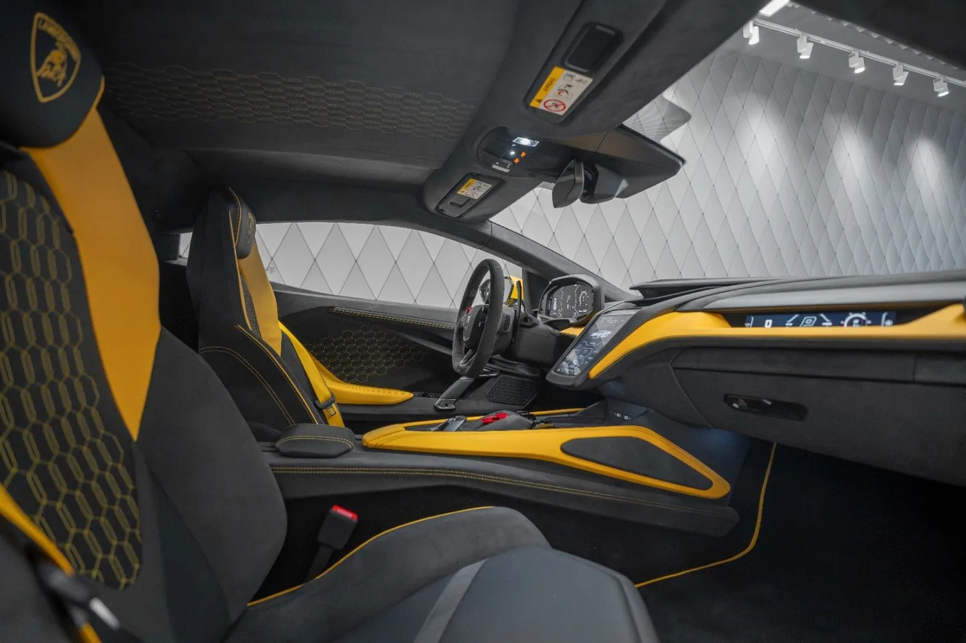 2026 Lamborghini Revuelto proposée par un spécialiste de la supercar à Schenefeld, Allemagne, photo 16 sur 25