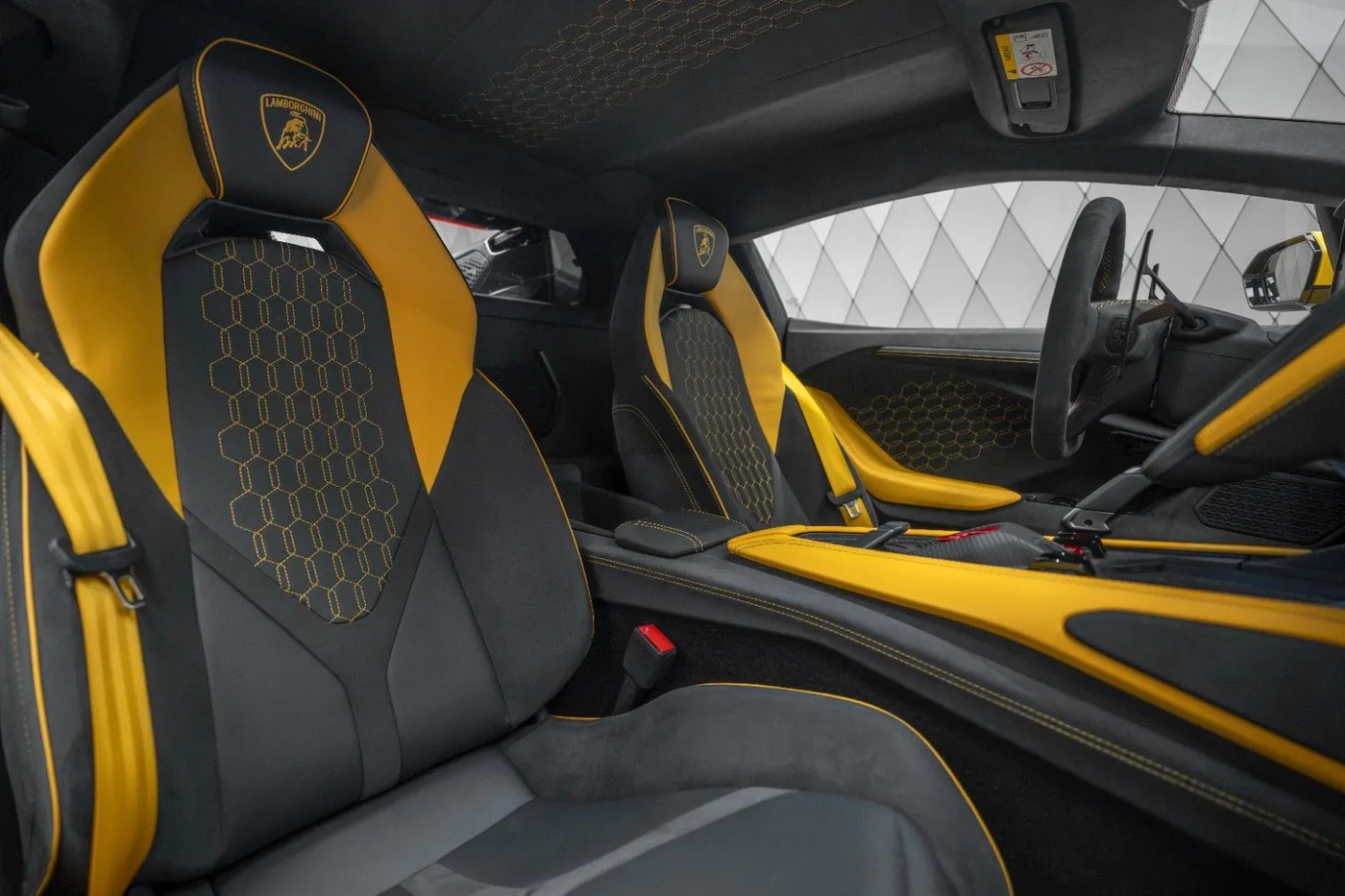 2026 Lamborghini Revuelto proposée par un spécialiste de la supercar à Schenefeld, Allemagne, photo 17 sur 25