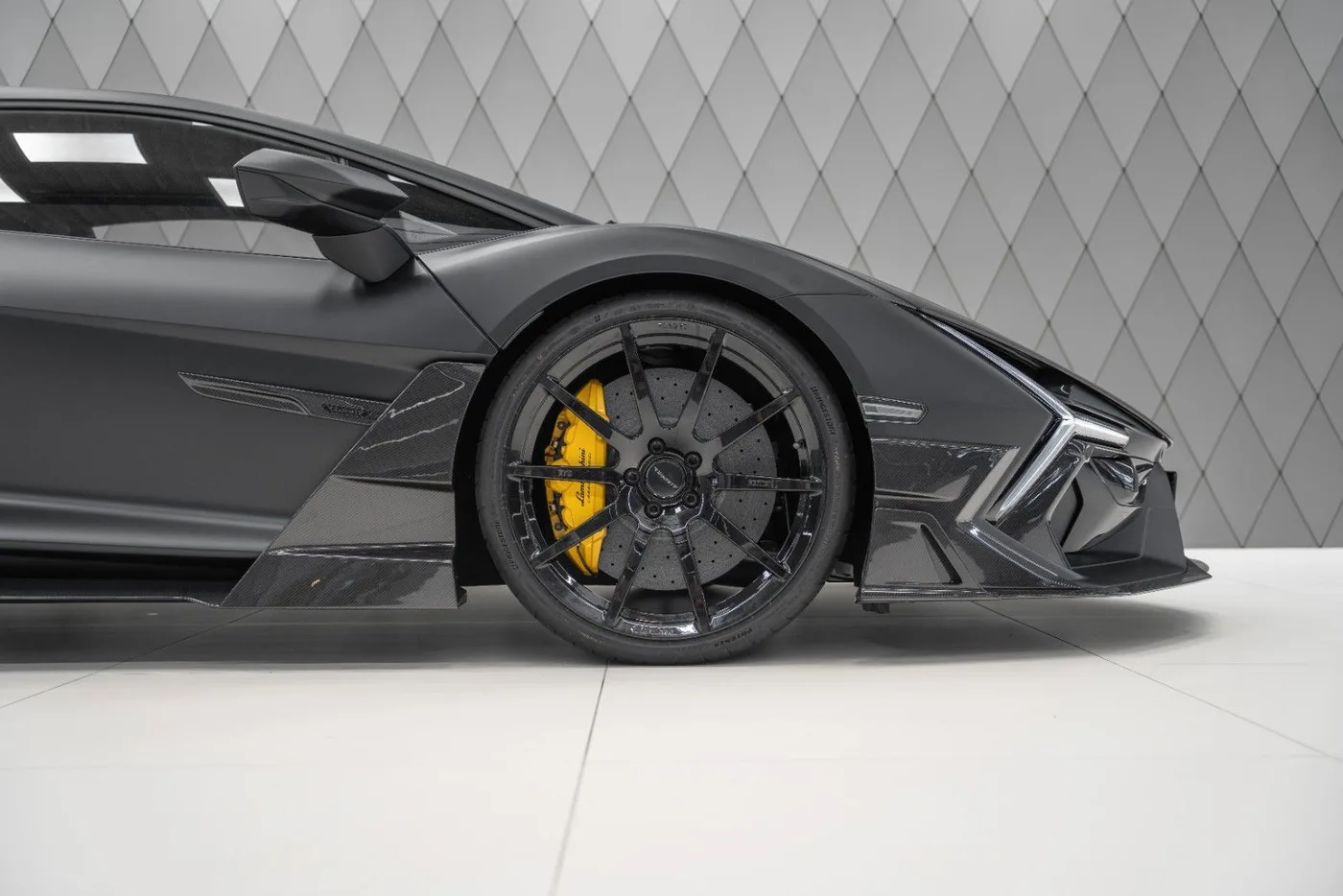 2026 Lamborghini Revuelto proposée par un spécialiste de la supercar à Schenefeld, Allemagne, photo 7 sur 25