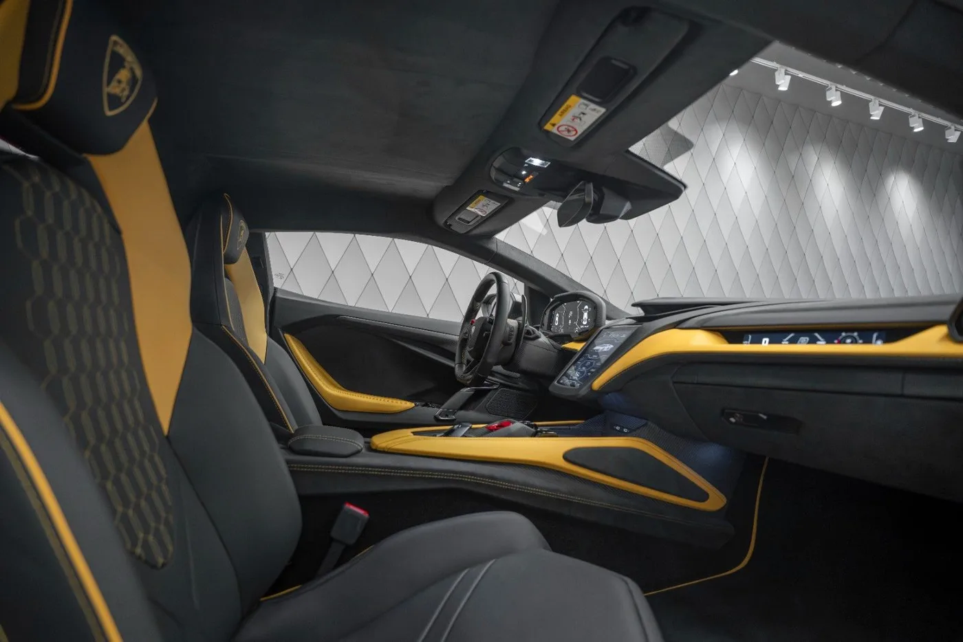 2026 Lamborghini Revuelto proposée par un spécialiste de la supercar à Schenefeld, Allemagne, photo 21 sur 25