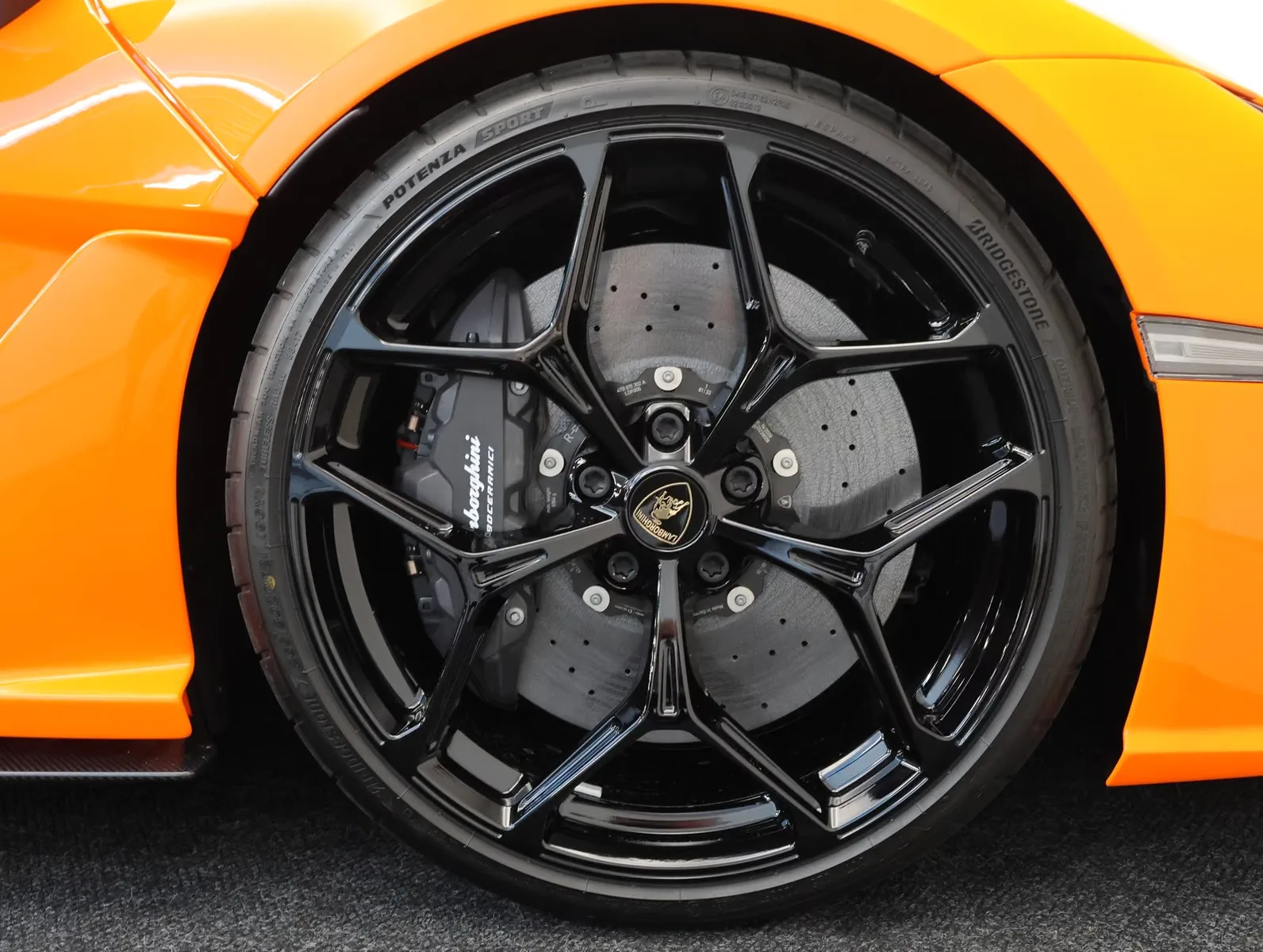 2026 Lamborghini Revuelto, 17/25