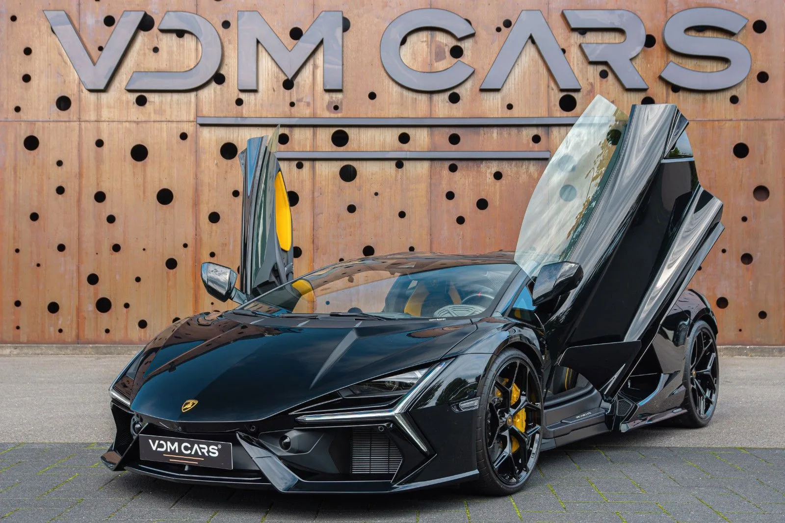 2026 Lamborghini Revuelto proposée par un spécialiste de la supercar à Gronau, Allemagne, photo principale