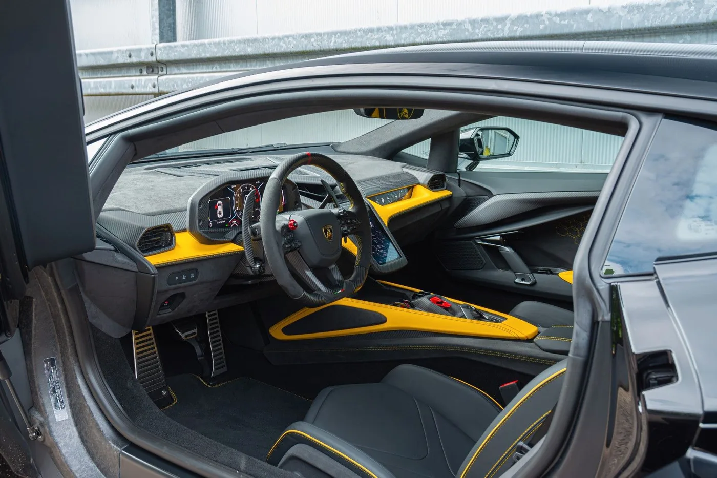 2026 Lamborghini Revuelto proposée par un spécialiste de la supercar à Gronau, Allemagne, photo 17 sur 25