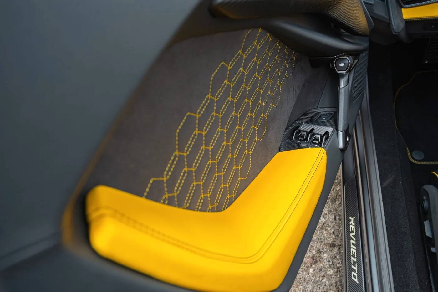 2026 Lamborghini Revuelto proposée par un spécialiste de la supercar à Gronau, Allemagne, photo 19 sur 25