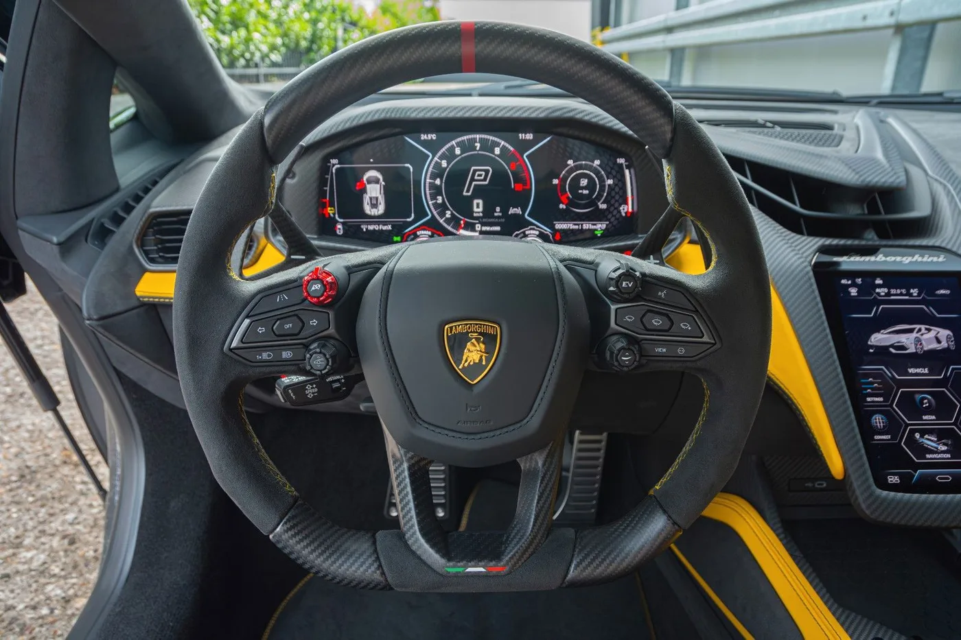 2026 Lamborghini Revuelto proposée par un spécialiste de la supercar à Gronau, Allemagne, photo 21 sur 25