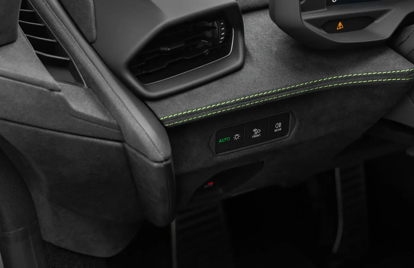 2026 Lamborghini Temerario offered by a specialist dealer in Dubai, United Arab Emirates, photo 8 of 10