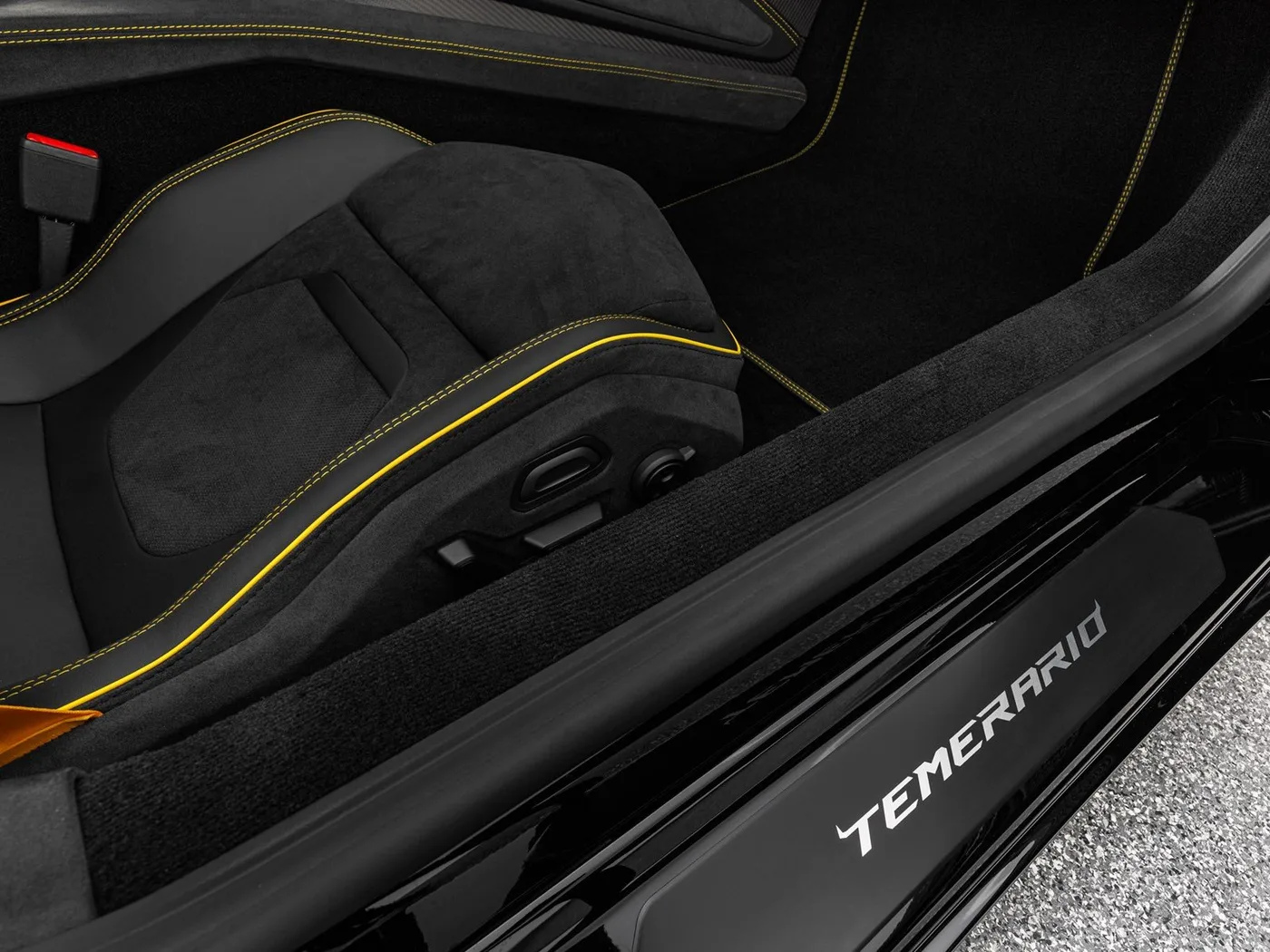 2026 Lamborghini Temerario offered by a specialist dealer in Böblingen, Germany, photo 14 of 15